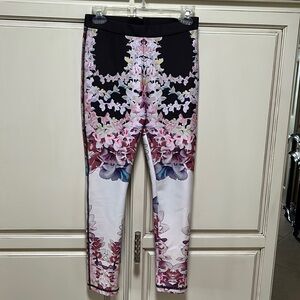 Cynthia Rowley size 4 pants. Zip back. Fits more like a size 2. Super cute.